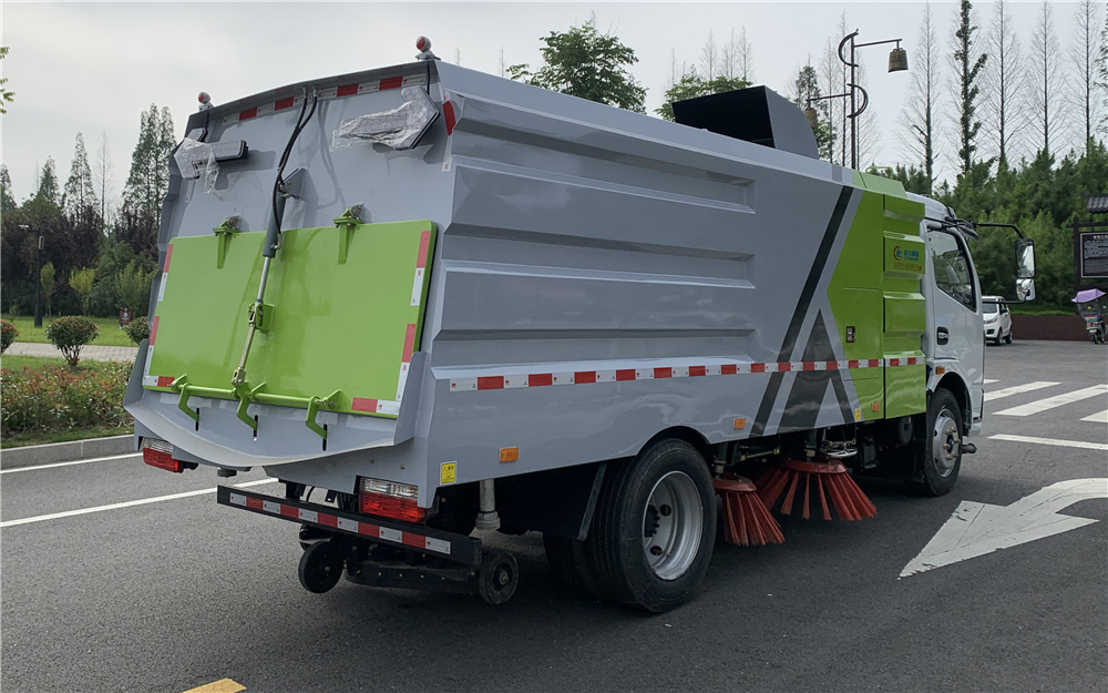 多利卡D7扫路车 (10)