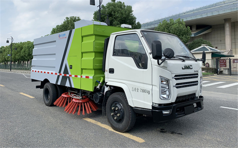 小江铃扫路车 (9)