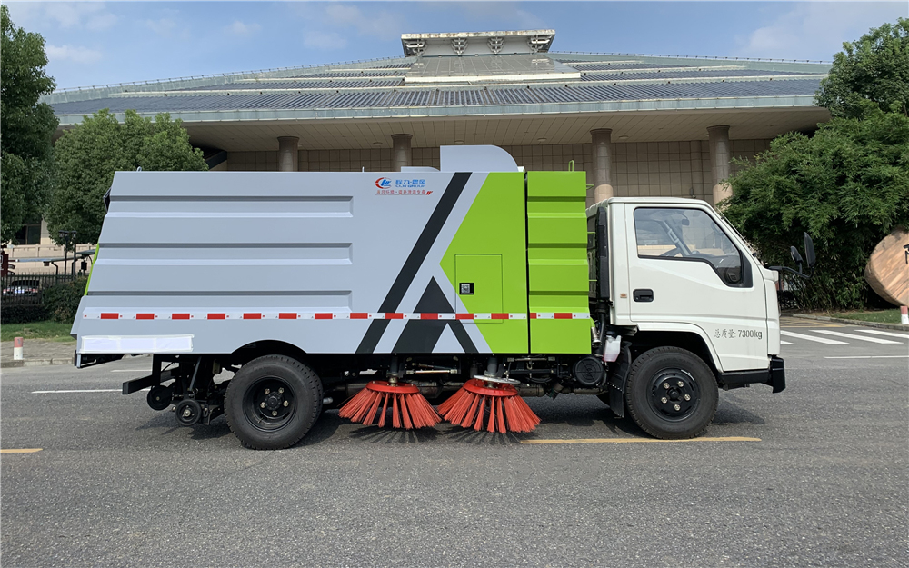 小江铃扫路车 (34)