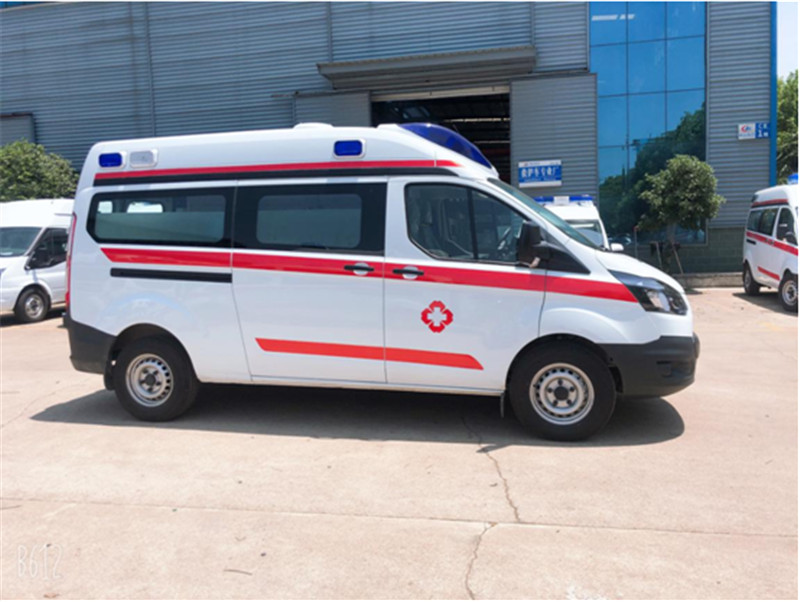 福特V362中轴中顶负压型救护车侧面图