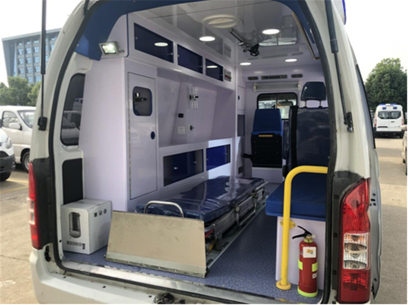 福田G9监护型救护车5