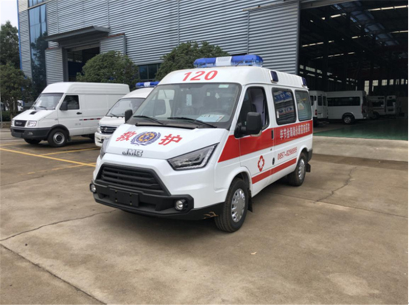 江铃特顺短轴中顶监护型救护车2
