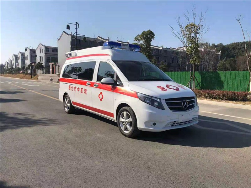 奔驰威霆监护型救护车3