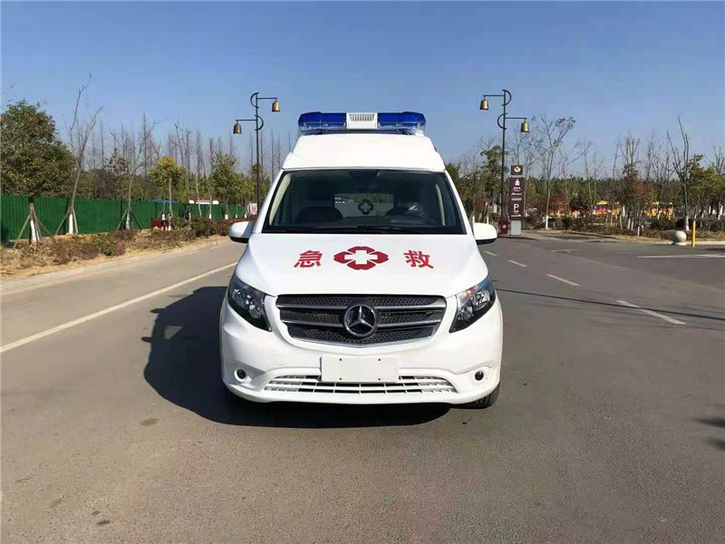 奔驰威霆监护型救护车1