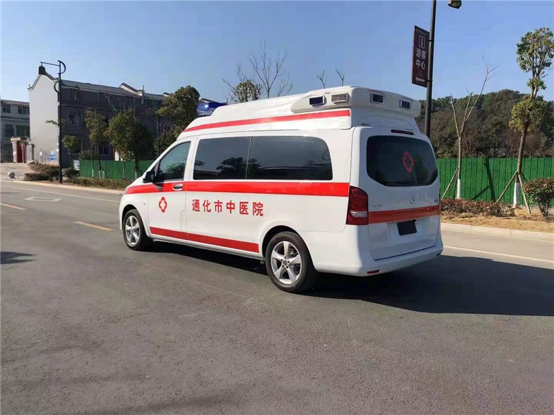 奔驰威霆监护型救护车6