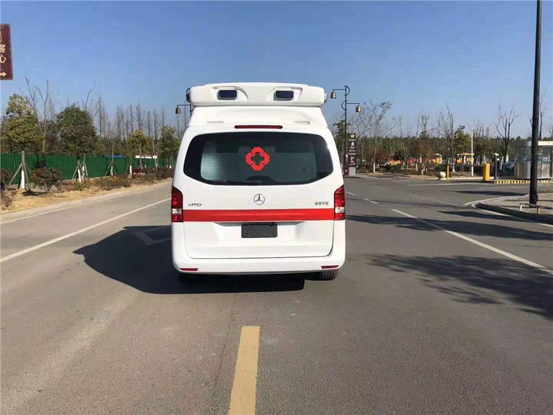 奔驰威霆监护型救护车8